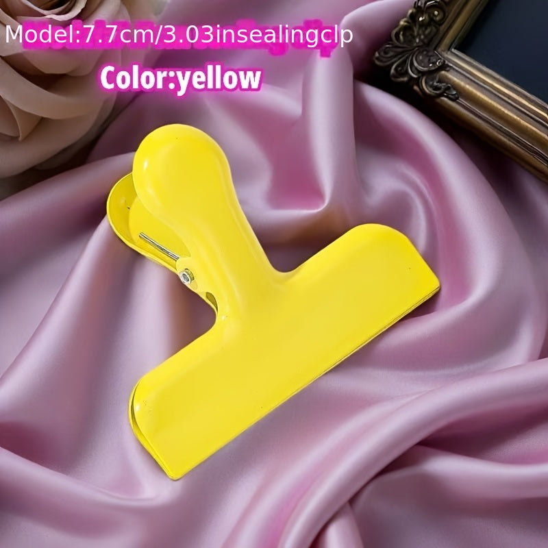 7.7cm Food Bag Sealer Clip in Gold, also suitable as a Document Holder Clip. This multipurpose clip is perfect for sealing bags, organizing papers, and daily household and office tasks. Explore our range of gold products for everyday life.