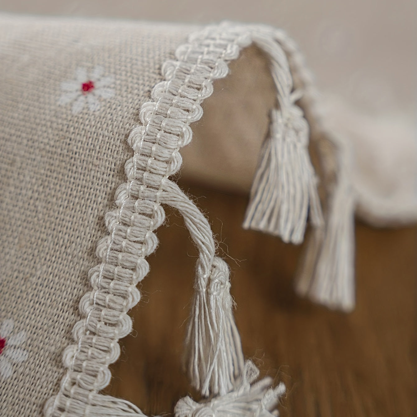 White chrysanthemum and beige linen print farmhouse floral tablecloth with tassels, ideal for kitchen and dining decor. Ready for Thanksgiving, made of polyester, rectangular shape.