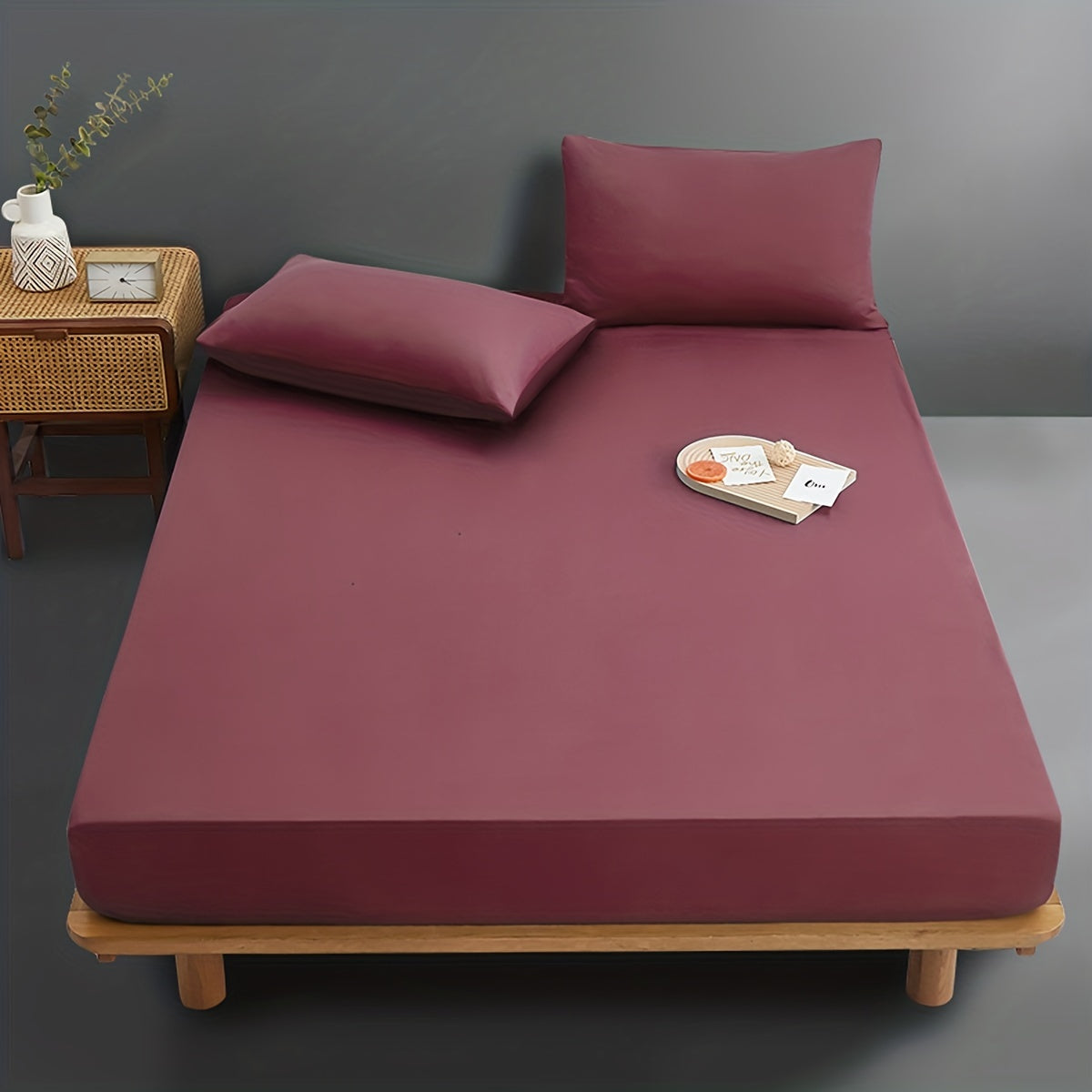 One piece of a solid colored fitted sheet made of soft and comfortable microfiber material. Ideal for bedrooms and guest rooms, with a deep pocket design. This product includes the fitted bed sheet only.