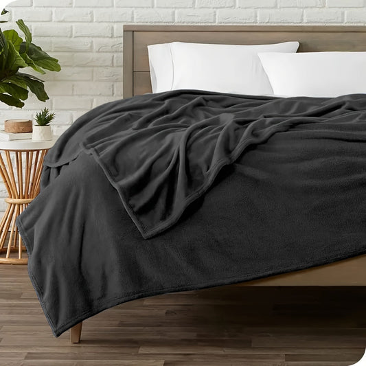 This cozy flannel blanket is gentle on the skin and comes in a stylish solid color. Perfect for single or double beds (does not include pillow core or pillowcase).