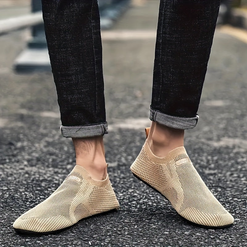 Men's loafers and casual outdoor shoes, also known as lazy shoes.