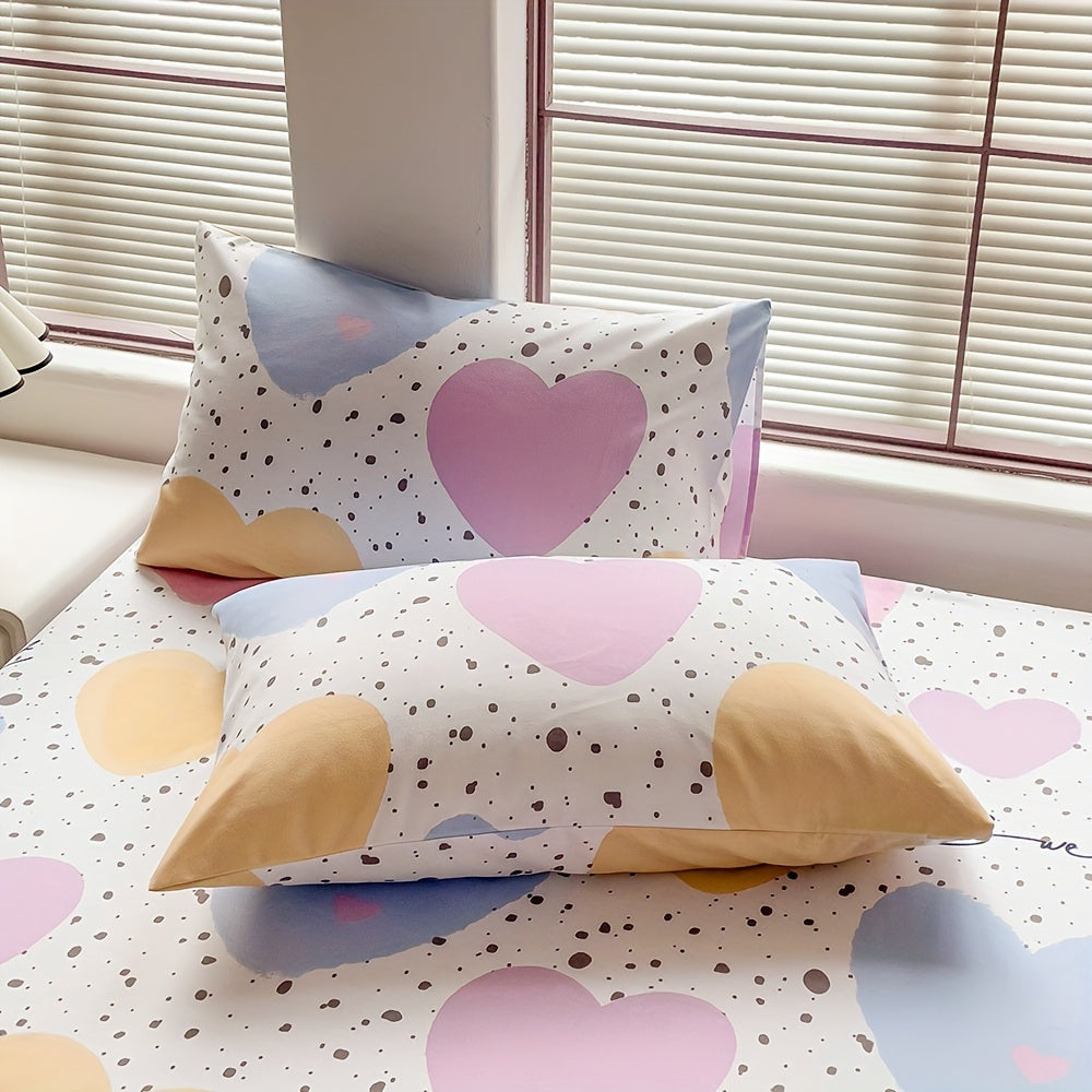 Soft and breathable heart pattern pillowcases, made of polyester with an envelope closure. Machine washable with a digital print on woven fabric. Perfect gift for couples, suitable for hair and skin. Ideal pillow protector for bedroom, sofa, and home