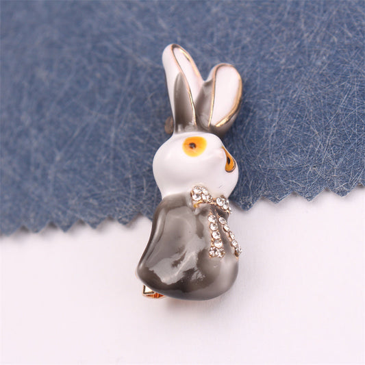 Rinestones bilan bezatilgan Glamorous Rabbit Brooch - Kiyimlaringiz, sumkalar va shlyapalar uchun ko'p qirrali va hashamatli qo'shimcha