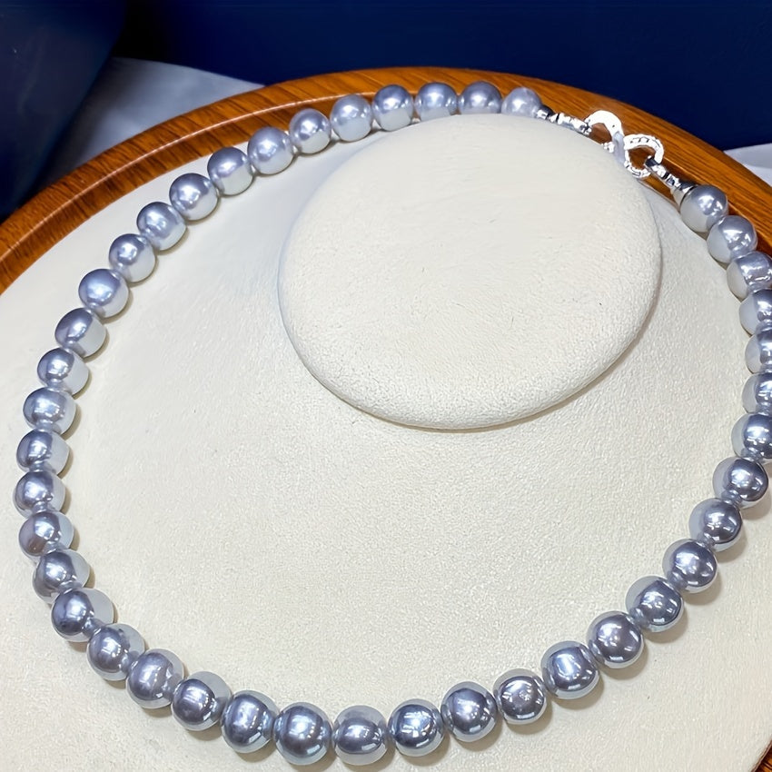 This elegant grey freshwater pearl necklace is luxurious, fine, and delicate. Perfect for wives, mothers, and girlfriends, it is ideal for formal events and special celebrations. Presented in a gift box, this classic style piece is suitable for