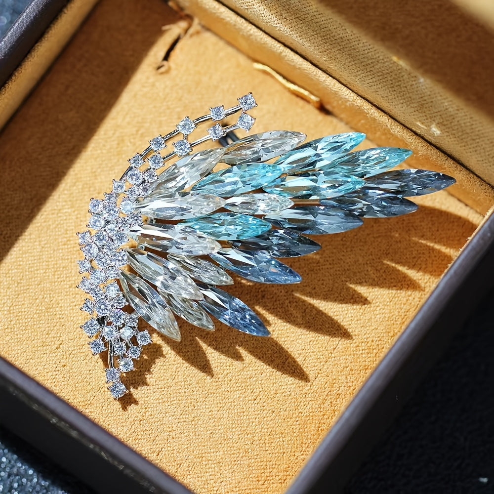 Fashionable Accessory: Stunning Crystal Butterfly Brooch with Elegant Gradient and Gold-Plated Alloy Pin