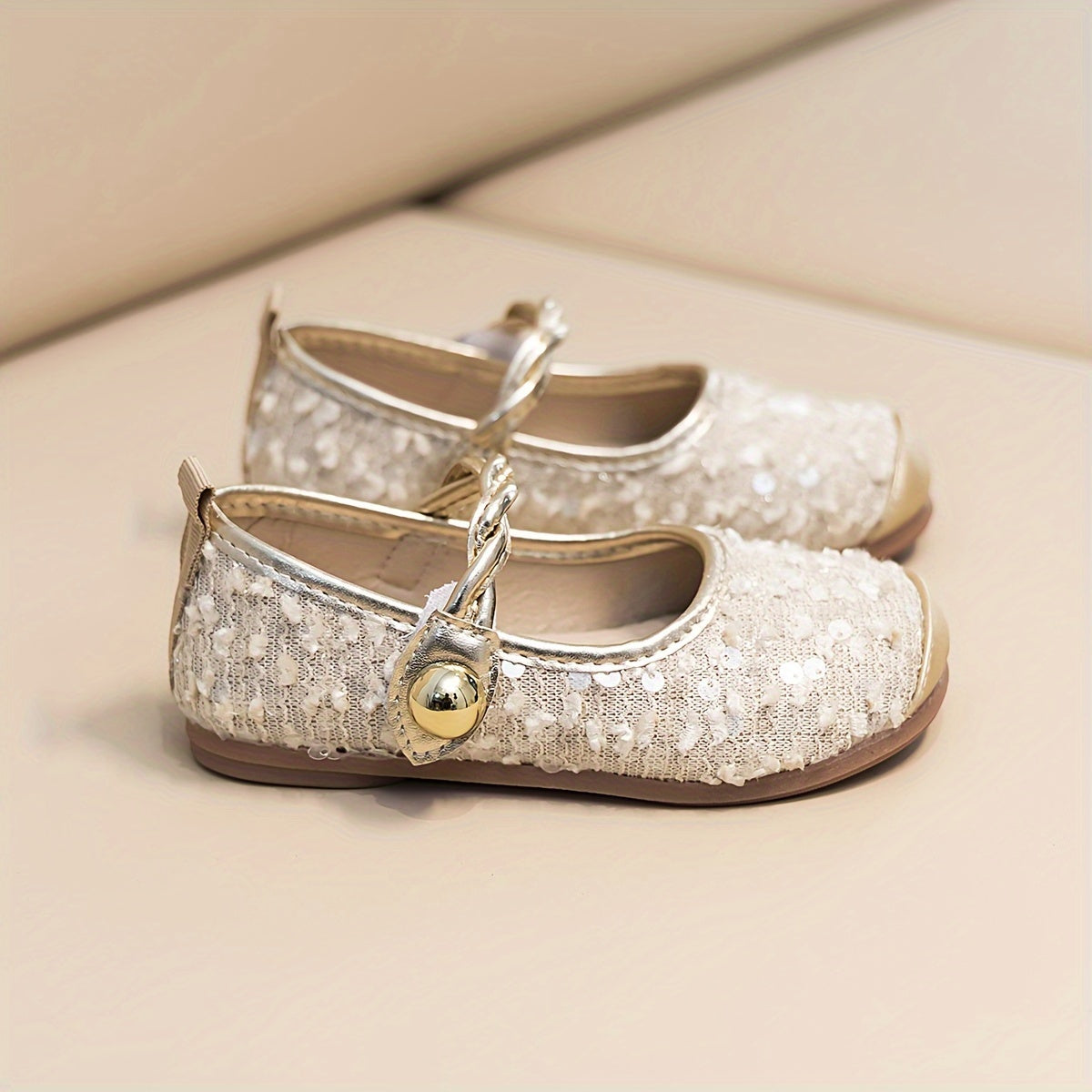 2024 Spring/Summer French Sequin Princess Flats for Children - Korean Style Mary Jane Shoes with Soft PU Sole. Adjustable strap closure for ages 14 & under.