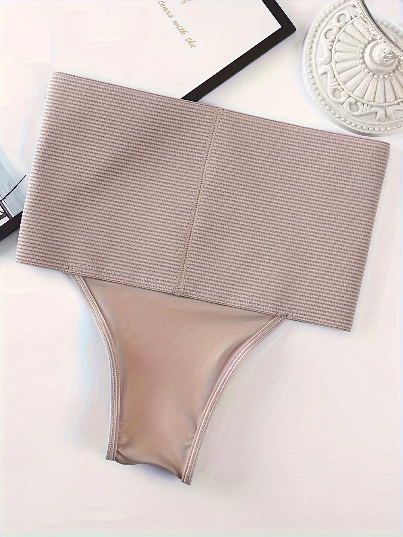 High-waist shaping panties for women, with tummy control and slimming compression. Made of breathable polyester and elastane blend, hand washable.