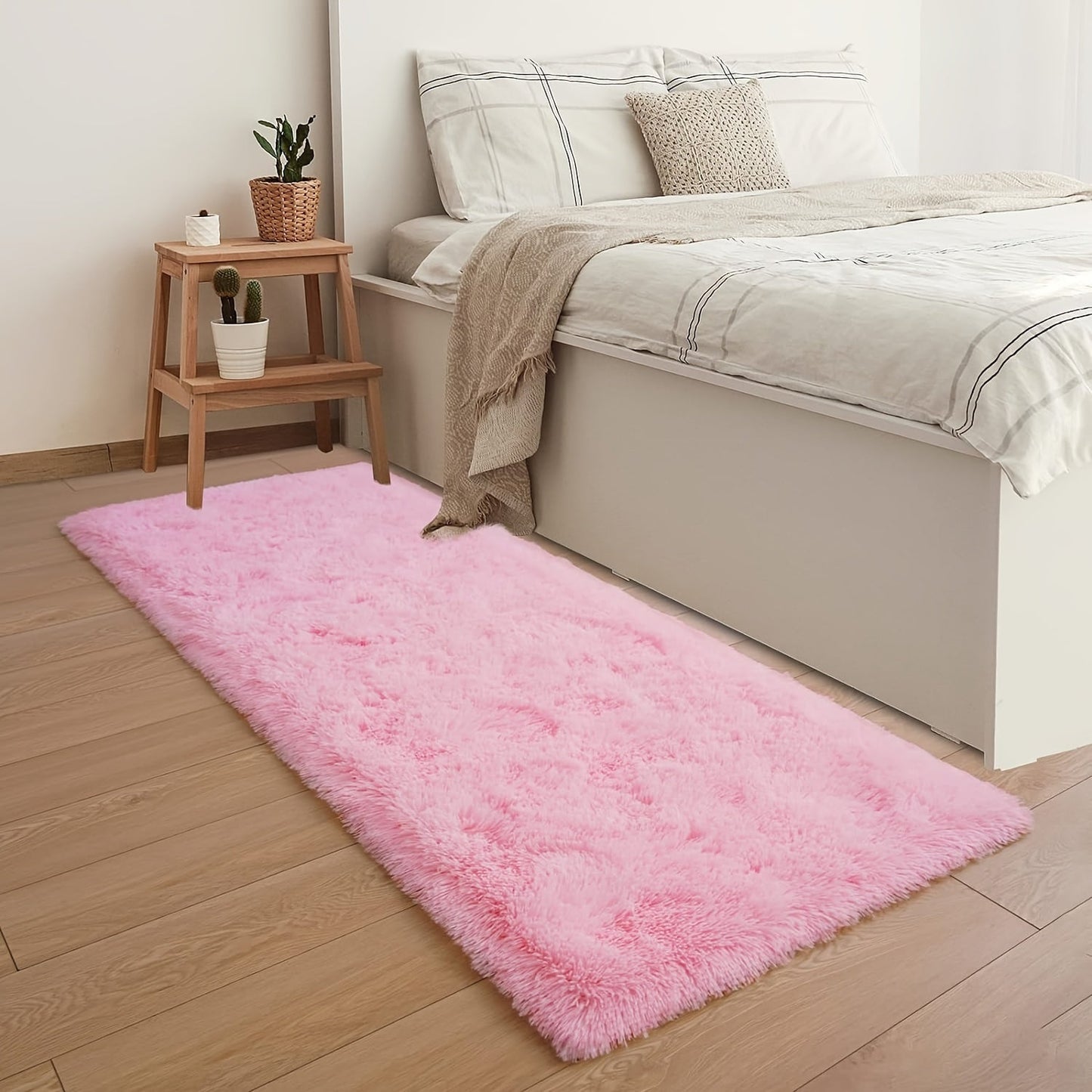 Plush mat, ideal for indoor decoration, warm and inviting. It is soft and sturdy, with easy maintenance and lightweight portability. Suitable for various areas such as beside the sofa, bed, bay window, or in front of a shoe changing stool. Available in