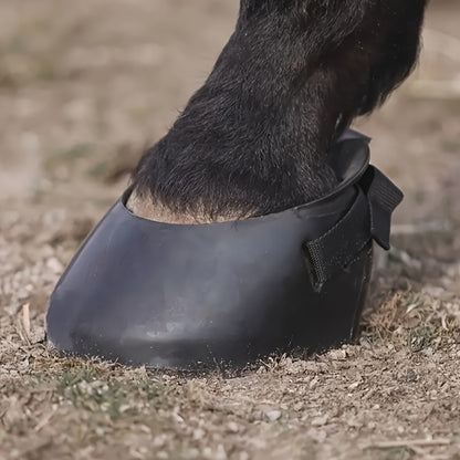 This rubber horseshoe pair protects horse hooves from dirt and feces, preventing inflammation and slipping.