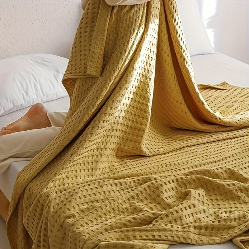 A versatile pure cotton gauze blanket with multiple layers in a waffle style design. Can be used as bed sheets, lunch break blanket, air-conditioning blanket, car blanket, summer cooling quilt, and more. Machine washable with no deformation or pilling. A