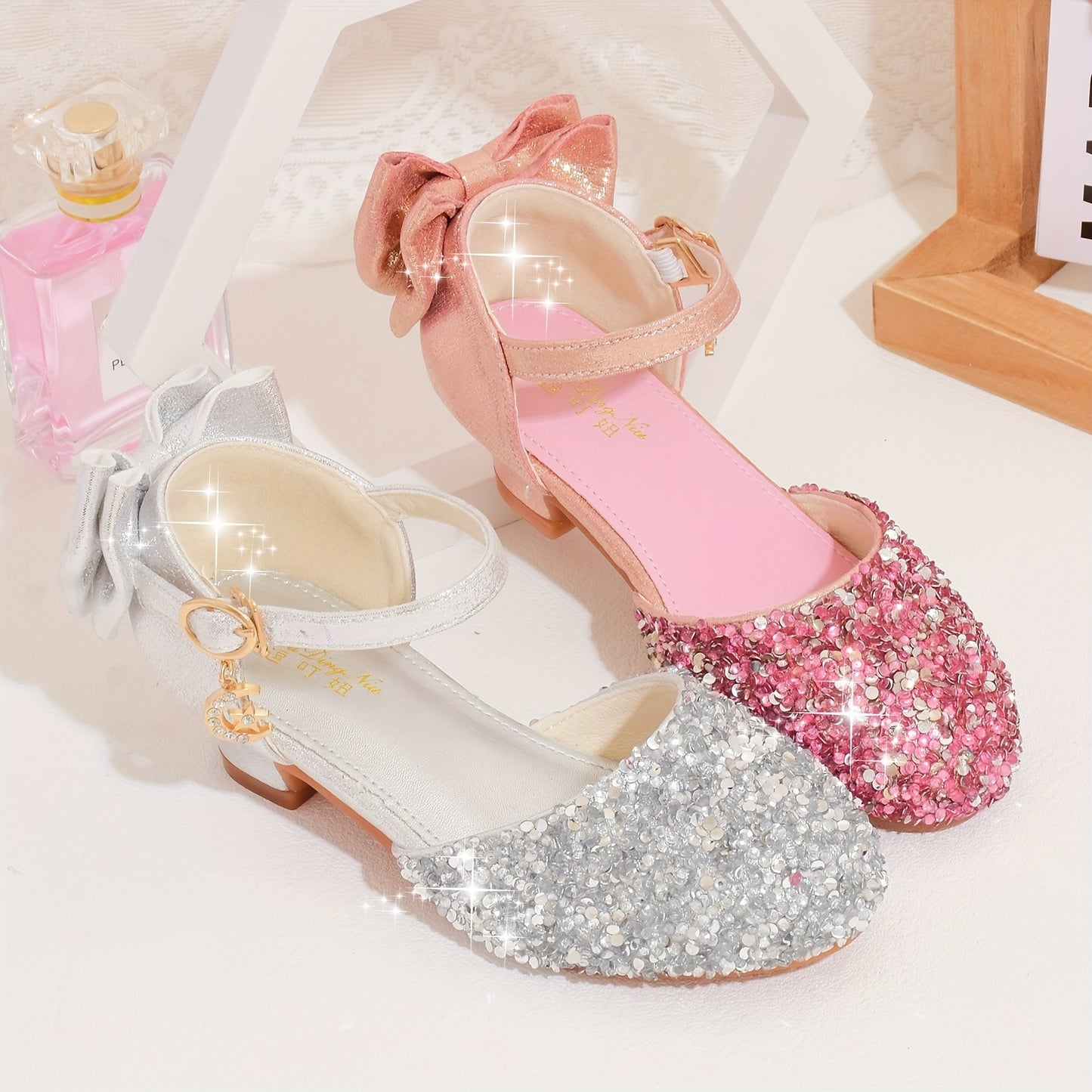 Girls' high heel shoes, youngsters' slippers, girls' silvery dress, piano performance shoes, princess shoes with bow.