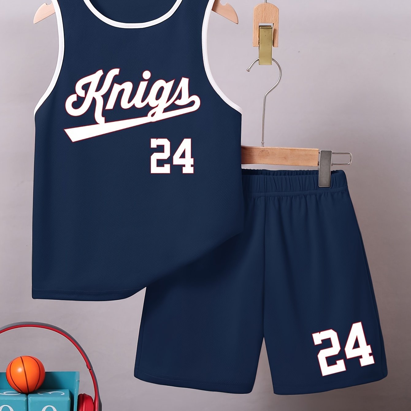 Two-piece boys basketball jersey set with KING print, sleeveless vest, and shorts for training and competition, featuring quick-drying tank tops and shorts.