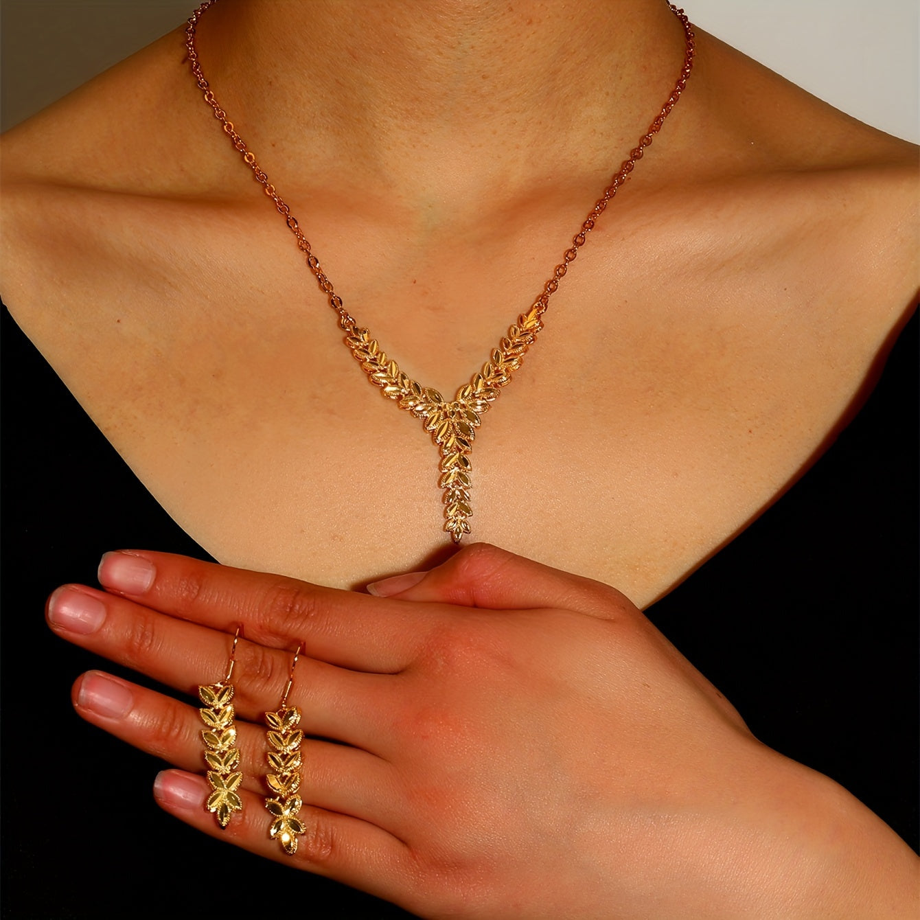 Vintage Indian Style Yellow Copper Jewelry Set, featuring an Elegant 24K Gold-Plated Wheat Spike Necklace and Earrings. This set includes 1 necklace and 1 pair of studs, making it the perfect festive accessory gift for Eid celebrations.