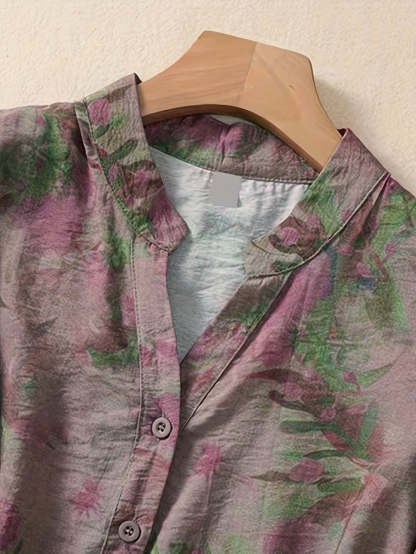 Women's floral print shirt with high neck, three-quarter sleeves, and cross hem. Made of polyester in a regular fit for weekend wear.