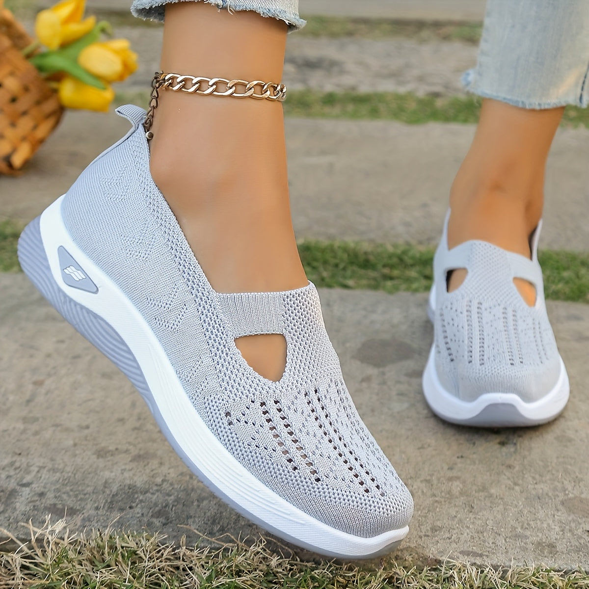 Breathable knit ballet flats with rubber sole for all seasons.