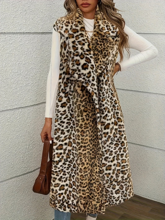 Leopard print vest in plus size with lapel collar, long length and knit fabric made of polyester.