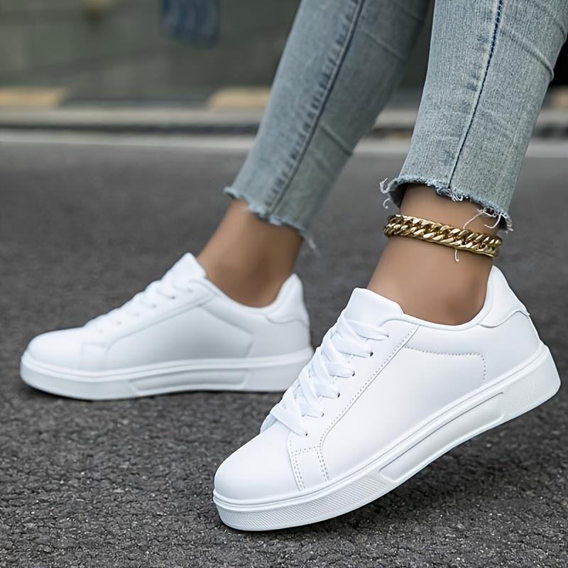 White lace-up sneakers for women, Lightweight, versatile and comfortable casual footwear for all seasons.