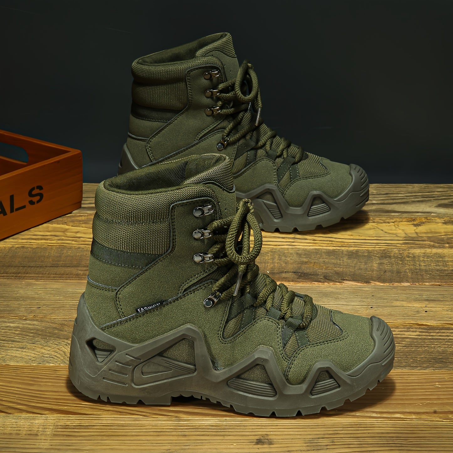 Men's Tactical Hiking Boots for Winter Camping