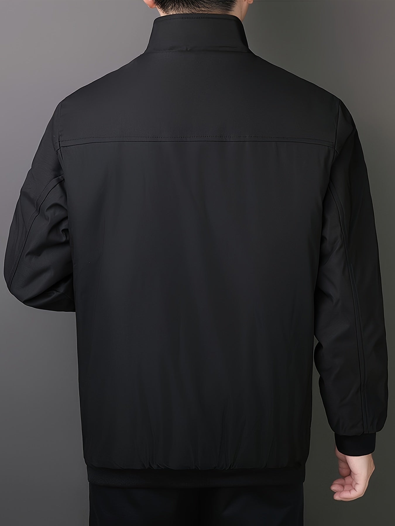 1 men's fleece-lined coat with zip closure, solid color, regular fit, polyester fill and fabric.