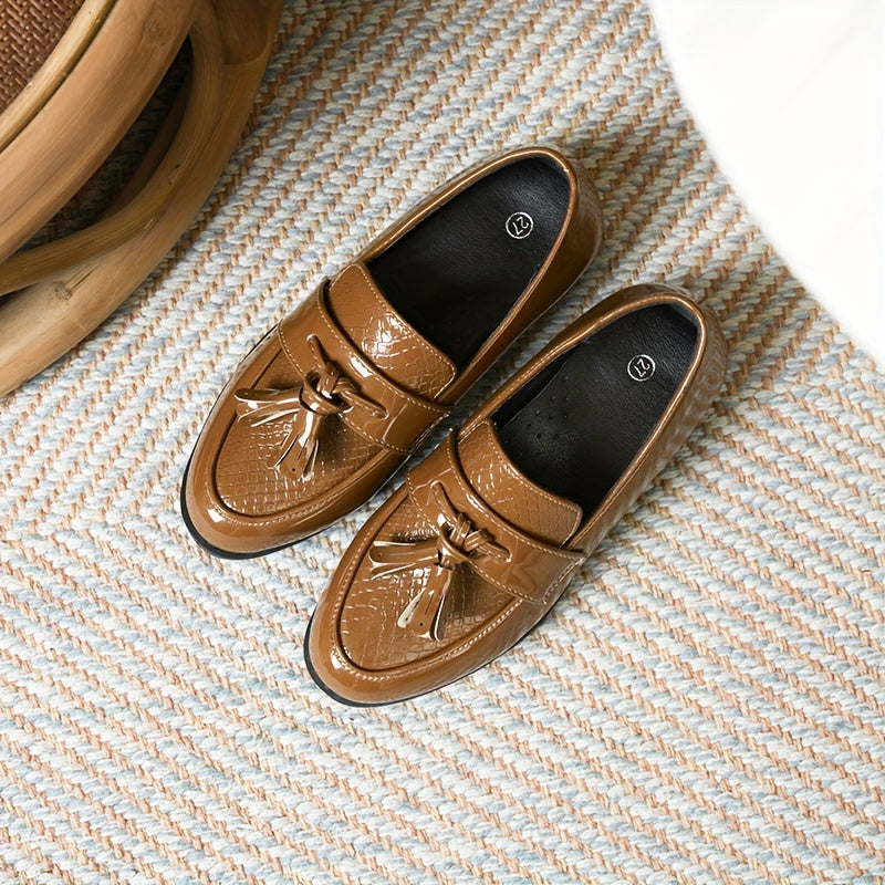 Men's casual loafers in black with non-slip TPR sole, lightweight slip-on design, tassel detail, and versatile for indoor and outdoor wear.