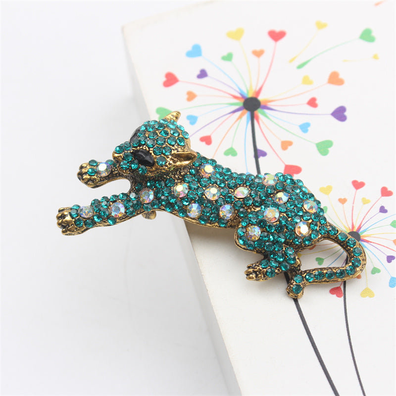 Vintage Style Cheetah Brooch with Rhinestones and Enamel, Elegant Fashion Pin for Women, Novelty Animal Jewelry Accessory