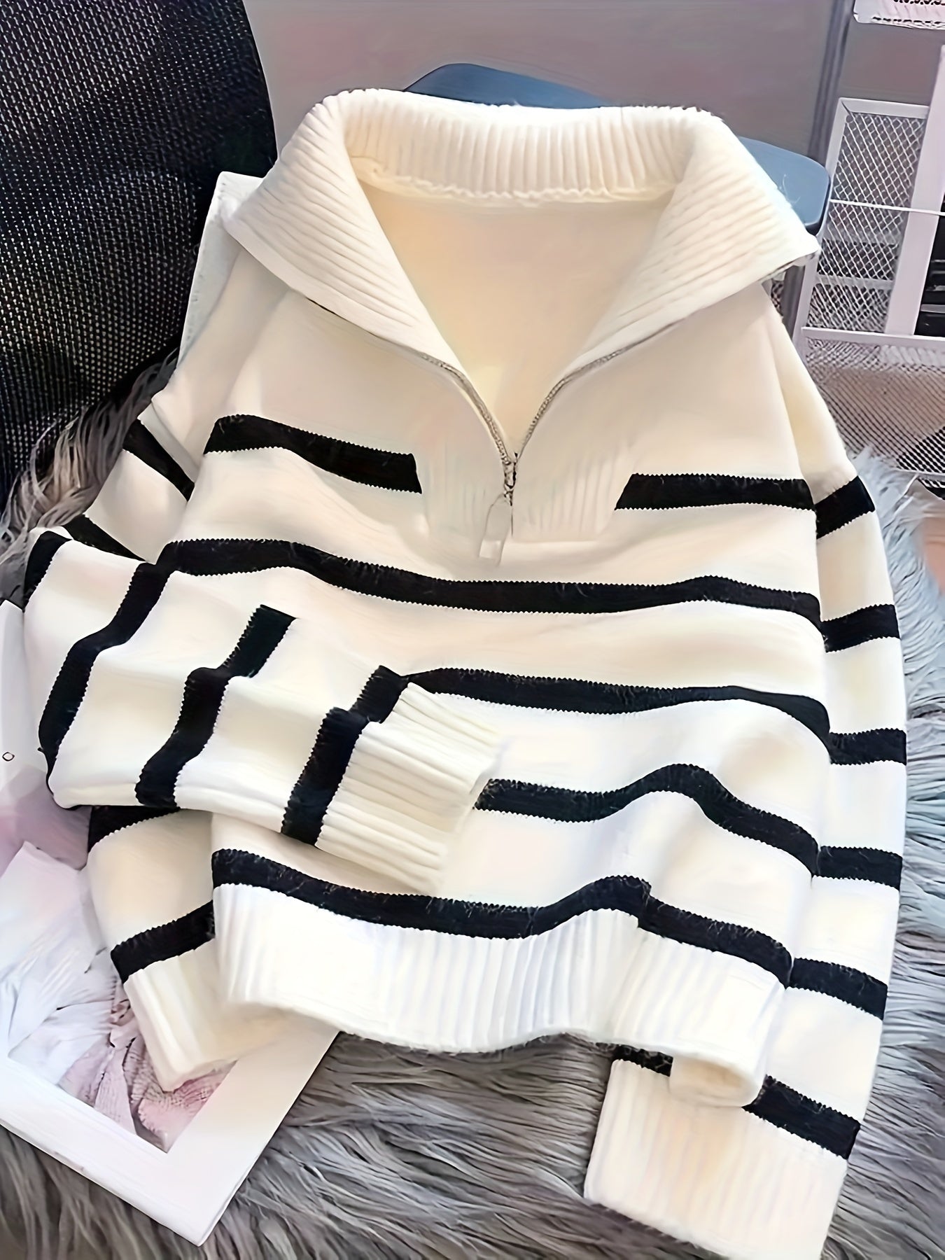 Black & white, striped zip-up hoodie for women in polyester knit with long sleeves and ribbed detail. Ideal for all seasons.