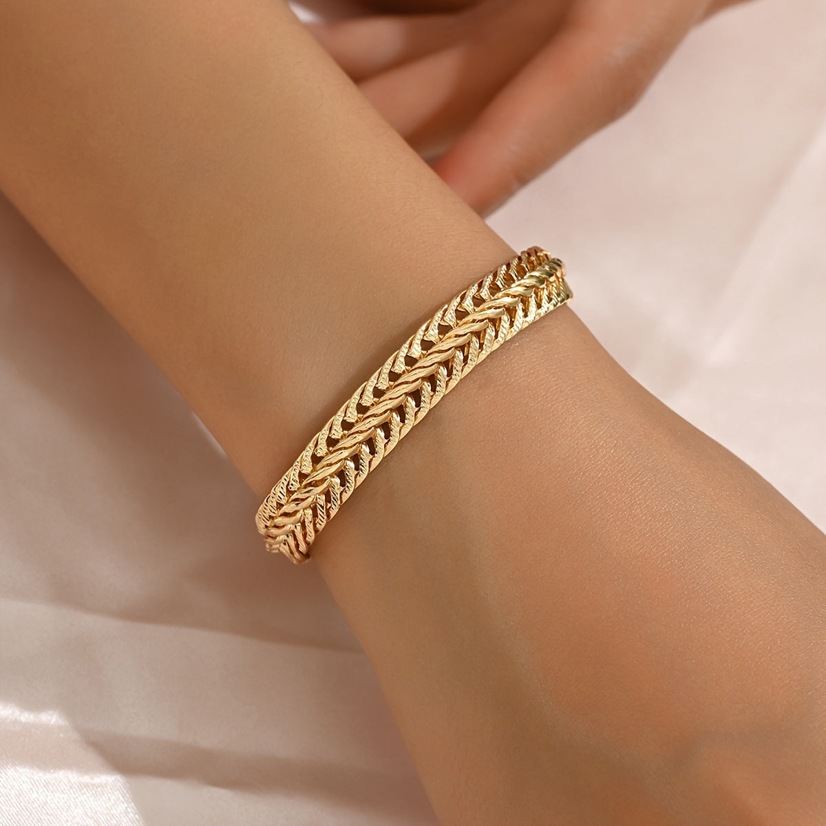 Elegant Vintage Cuban Link Bracelet: Made from 18K Gold Plated Iron, Perfect for Everyday or Special Occasions