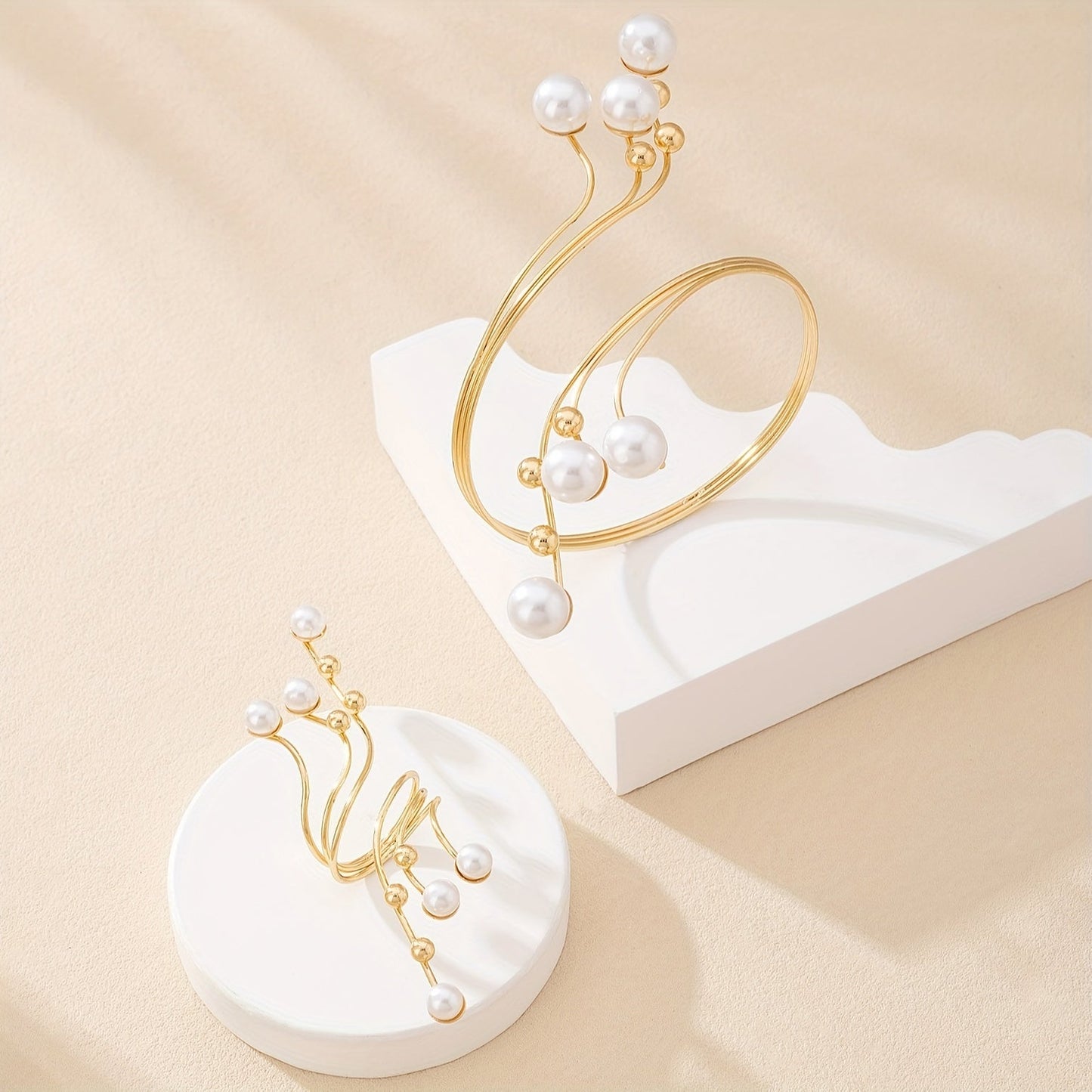 Stylish Jewelry Set with a Charming Coquette Design, Includes an Alloy Pearl Bracelet and Ring, Featuring Non-Plated Finish and Plastic Pearl Detail, Great for Music Festivals and Elegant Events, Makes a Lovely Valentine's Day Gift - Suitable for All