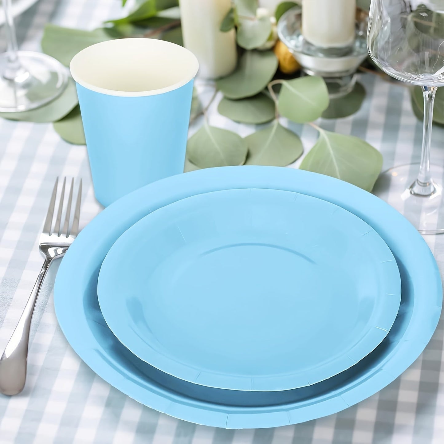 10 pieces or 20 pieces of light blue party supplies including blue paper plates, cups, and napkins. Perfect for blue showers, birthdays, weddings, parties, family picnics, and decorations. These disposable dinnerware items come in 17.78cm and 22.86cm