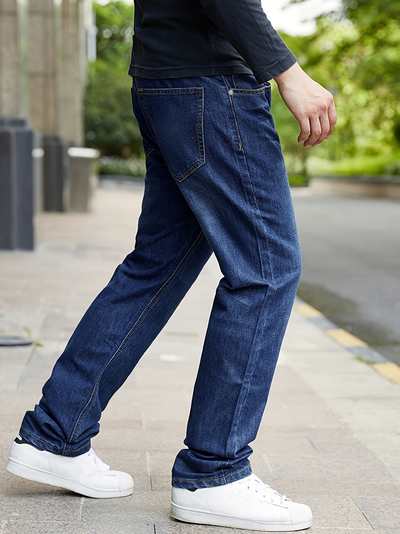 Men's elastic straight-cut jeans in large sizes, suitable for both casual and business wear.