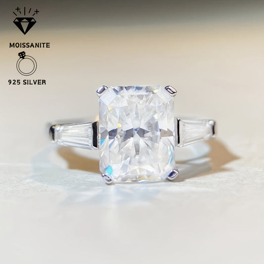 This elegant vintage ring features a stunning 4 carat Moissanite stone set in 925 silver. The simple yet luxurious design makes it a perfect choice for women's engagement or wedding ring. Its dazzling and captivating style embodies an aristocratic flair