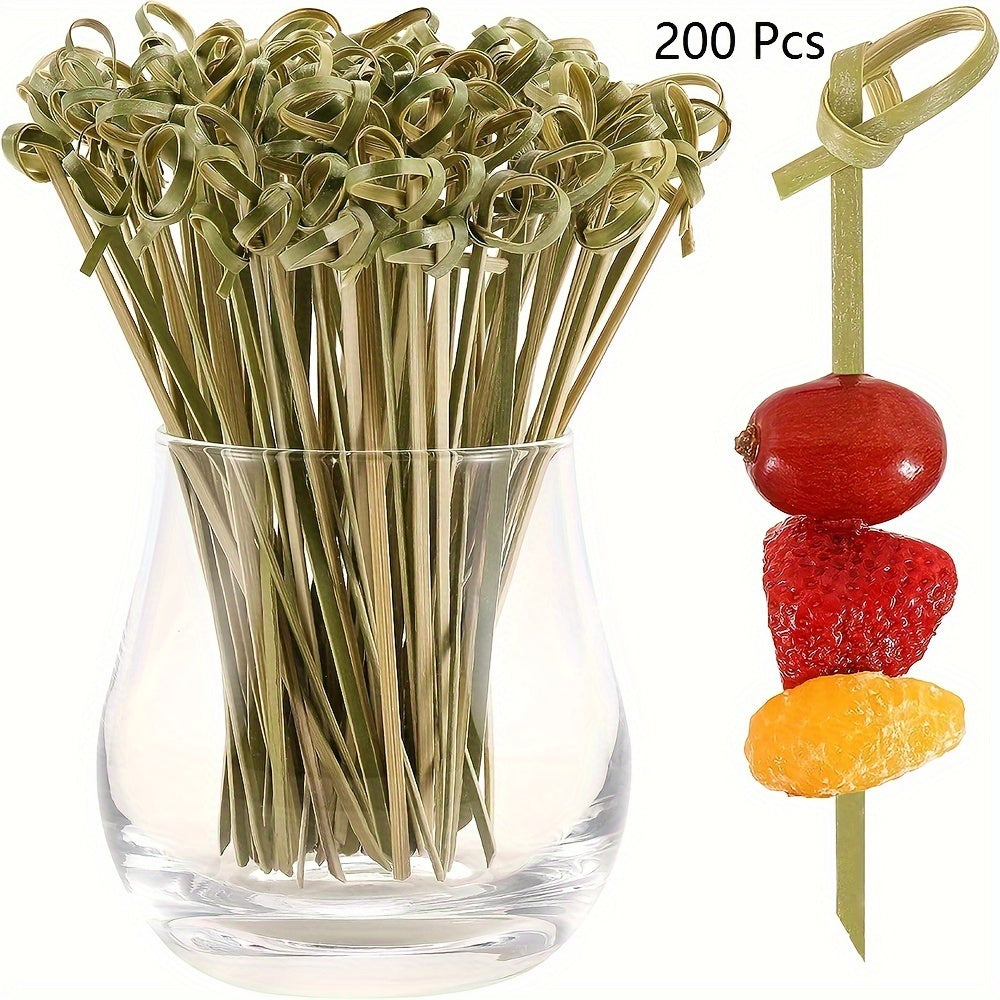 Pack of 200 bamboo skewers for cocktails, appetizers, fruits and drinks. Perfect for party decorations.