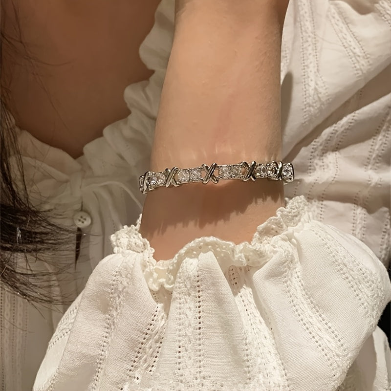 This Mozambique Stone and Pure 925 Silver Twisted Bracelet is adjustable and suitable for both men and women. It is a bangle bracelet that can be opened, making it a versatile jewelry gift for him, her, men, and women alike.