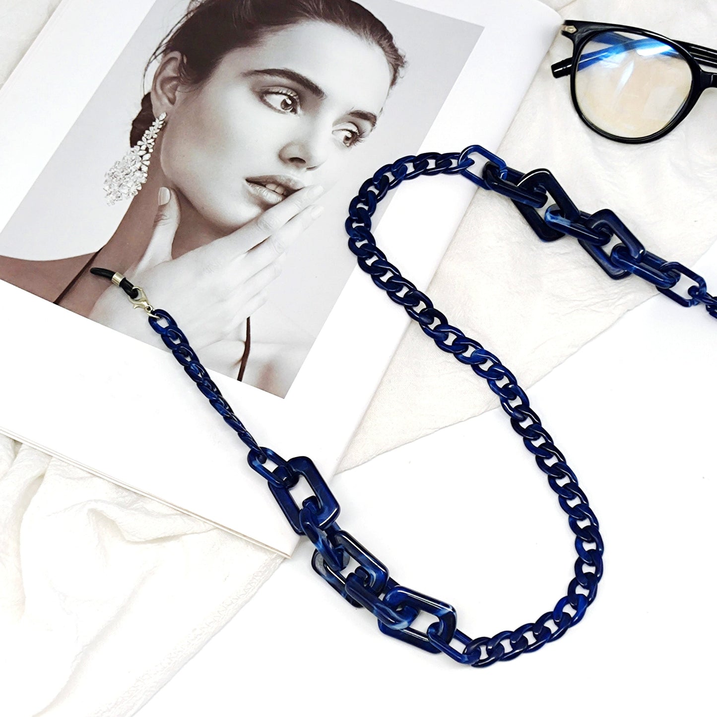 Stylish Retro Chic Thick Acrylic Eyeglass Chain - Fashionable Accessory for Glasses & Reading Glasses with High-Quality Rubber Ends