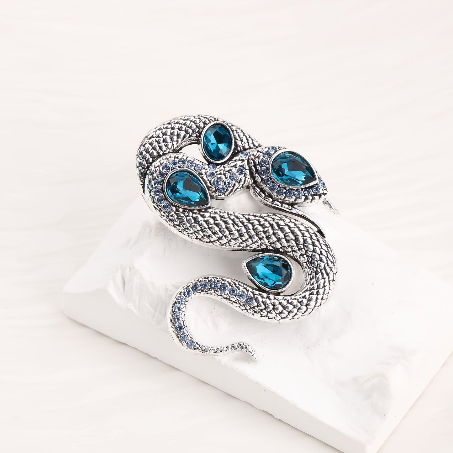 Year of the Snake Mascot Brooch - Elegant Corsage for Women, Brand New Delicate Accessory