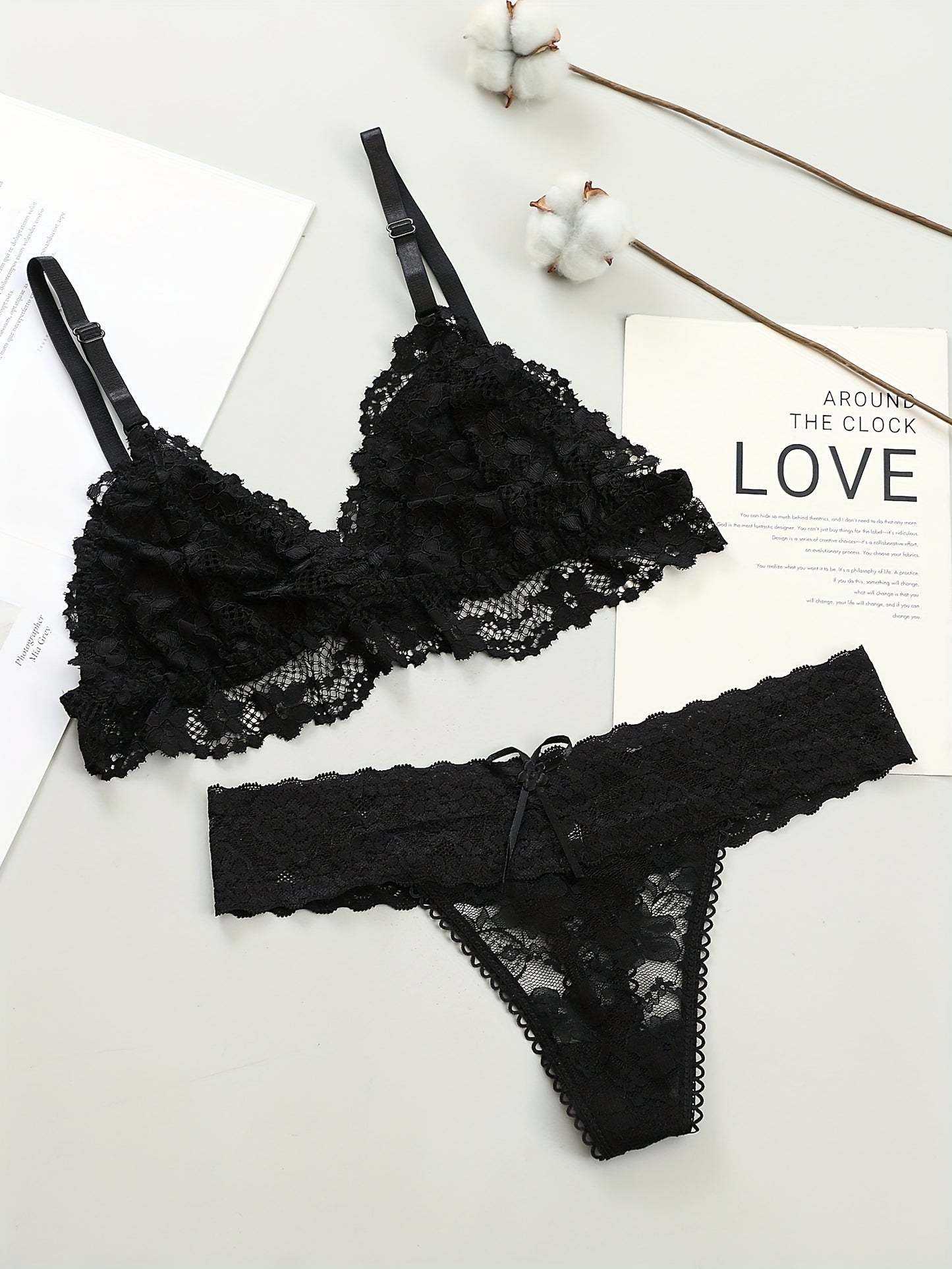 2-Piece Sexy Lace Lingerie Set in Black & White, Comfortable Seamless Design with Bralette and Panty