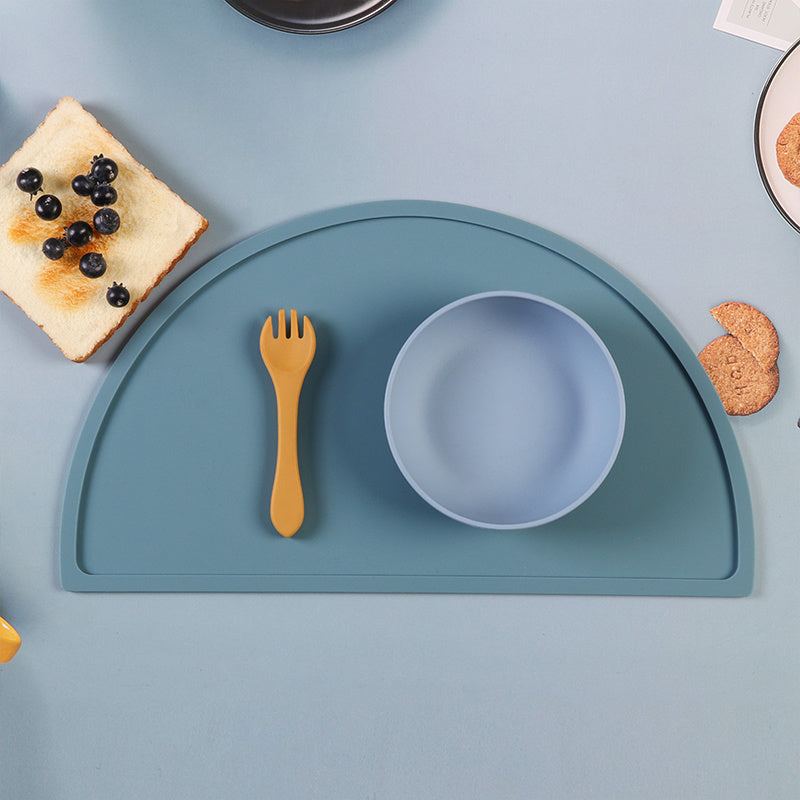 Ensure your baby's meals stay clean and safe with this food-grade silicone baby placemat! The perfect gift for Christmas, Halloween, or Thanksgiving.