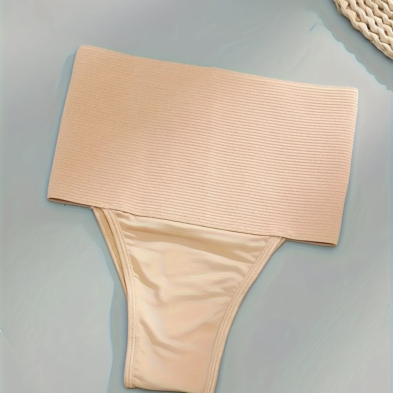 High-waist shaping panties for women, with tummy control and slimming compression. Made of breathable polyester and elastane blend, hand washable.