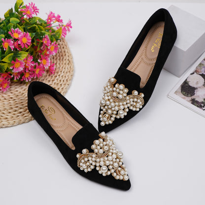 Women's professional low-heeled flats.