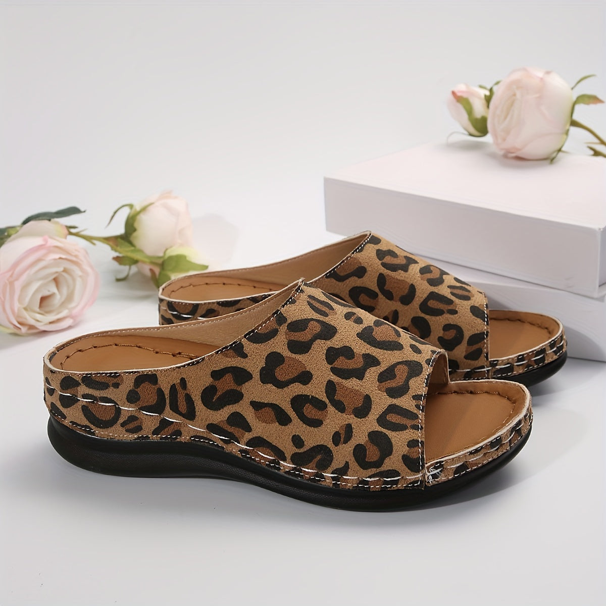 Leopard print fashion slippers for women. Lightweight and comfortable for summer.