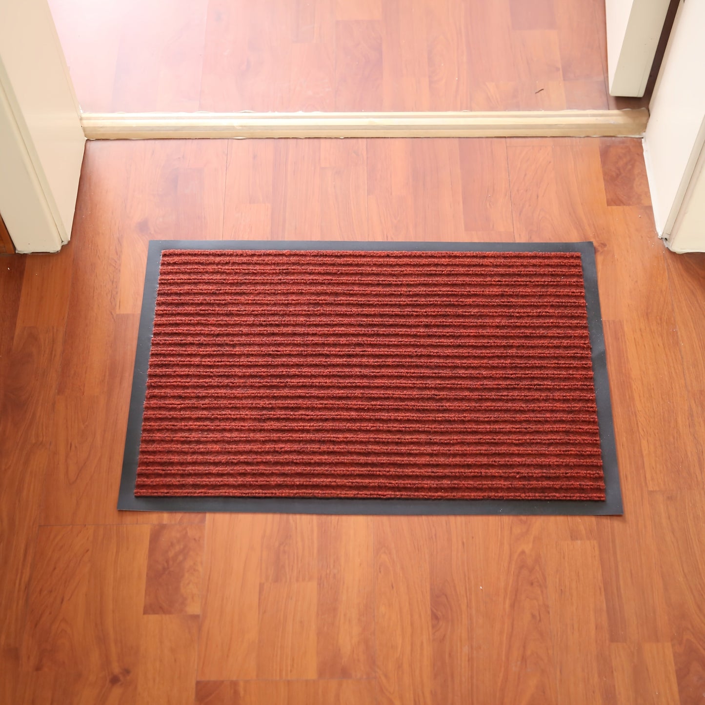 Get the 1 piece Modern Geometric Waterproof Doormat designed for high traffic areas. This indoor/outdoor entrance mat is dirt-resistant and perfect for the living room, bedroom, bathroom, kitchen, balcony, or patio. It measures 44.96x74.93cm.