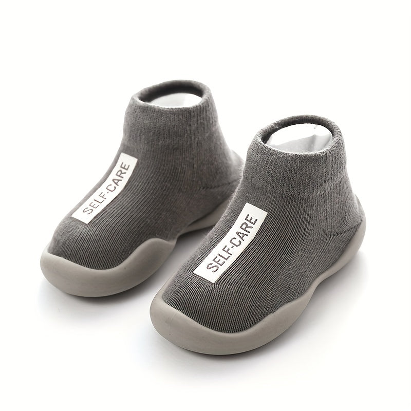 Adorable slip-on sock shoes for babies: perfect for spring and summer walks!