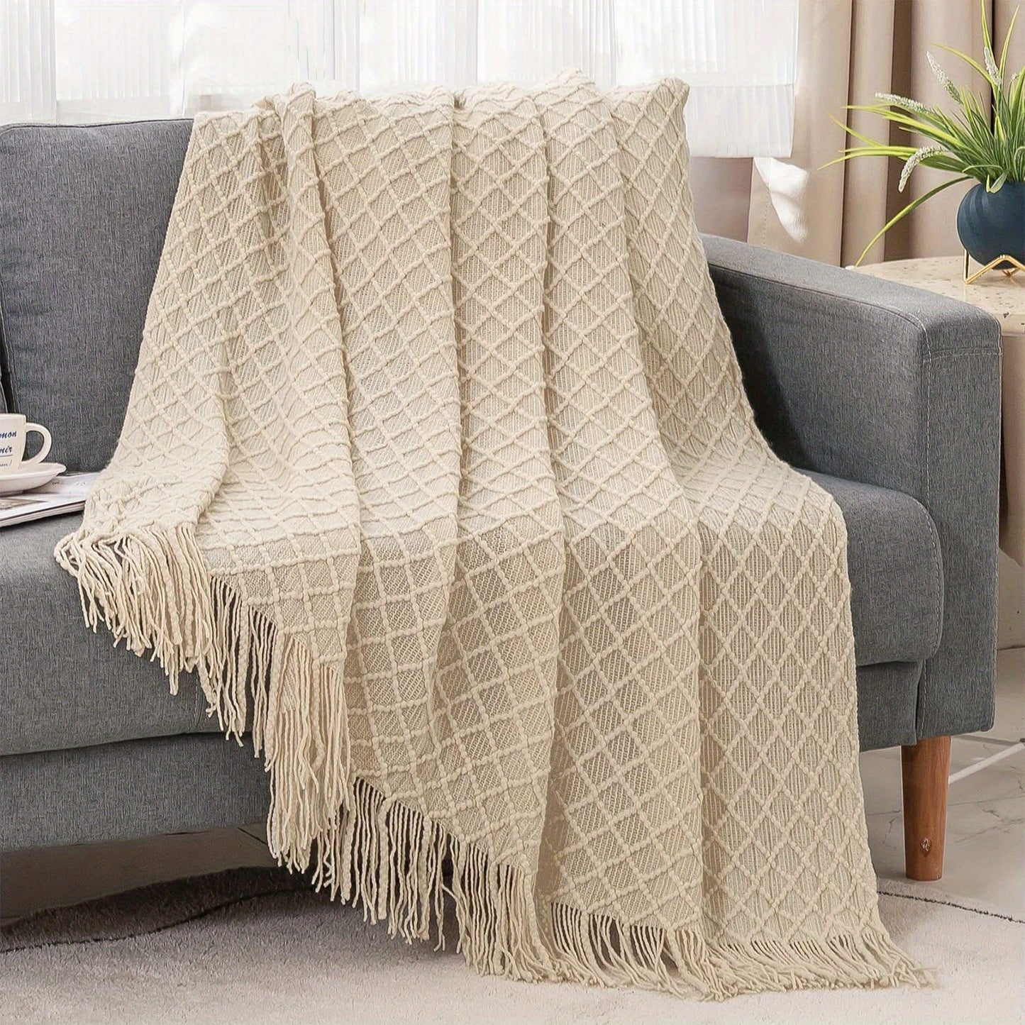 Soft and Cozy Knitted Throw Blanket with Tassels, Ideal for Couch or Bed - Enhance Your Comfort and Style