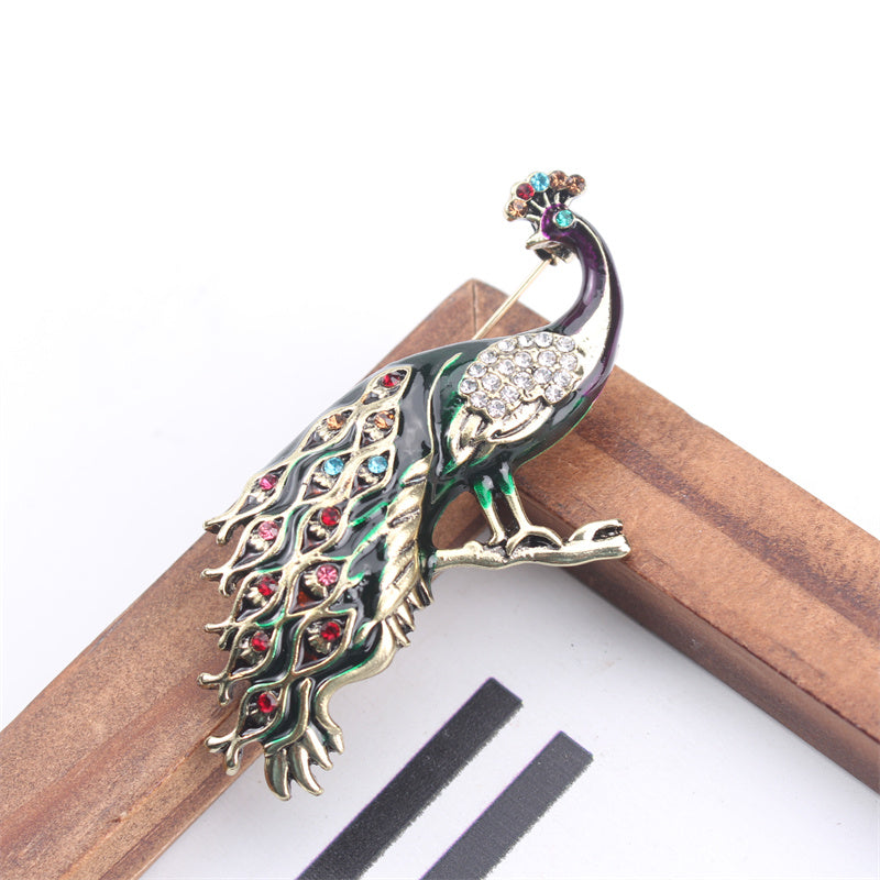 Elegant Peacock Brooch Pin with Enamel and Rhinestones, Animal Shaped Accessory, Novelty Simulation Design, Perfect for Hanfu, Cheongsam, and Special Events, Irregular and Fashionable.