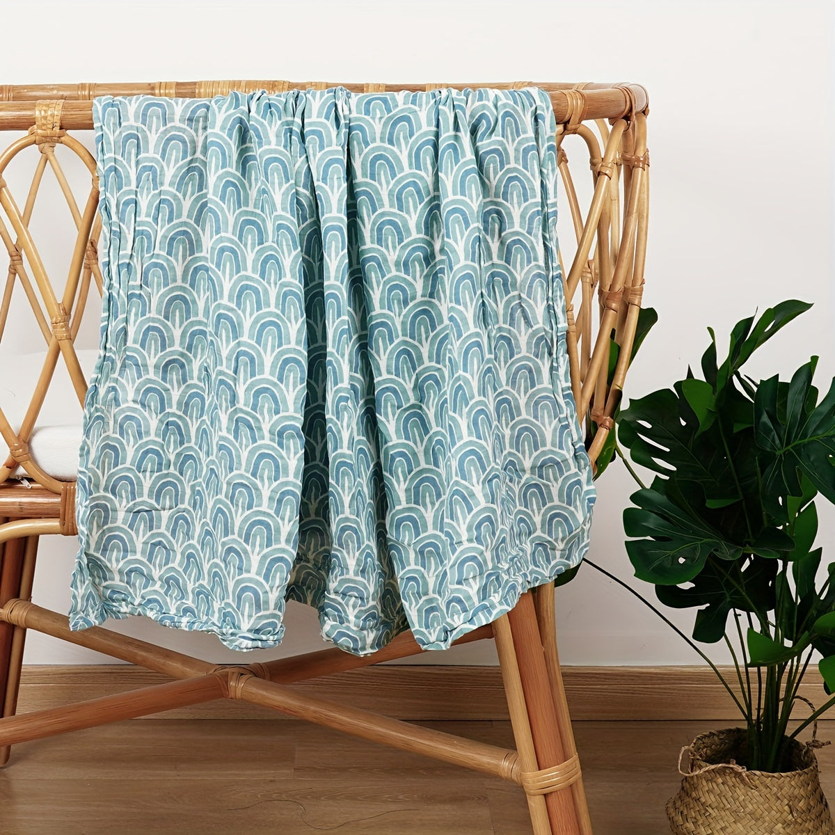 1 piece of Muslin Cotton Blanket, perfect for keeping cool in the summer. Ideal for using as an air conditioning quilt or as a cozy throw blanket in the living room.