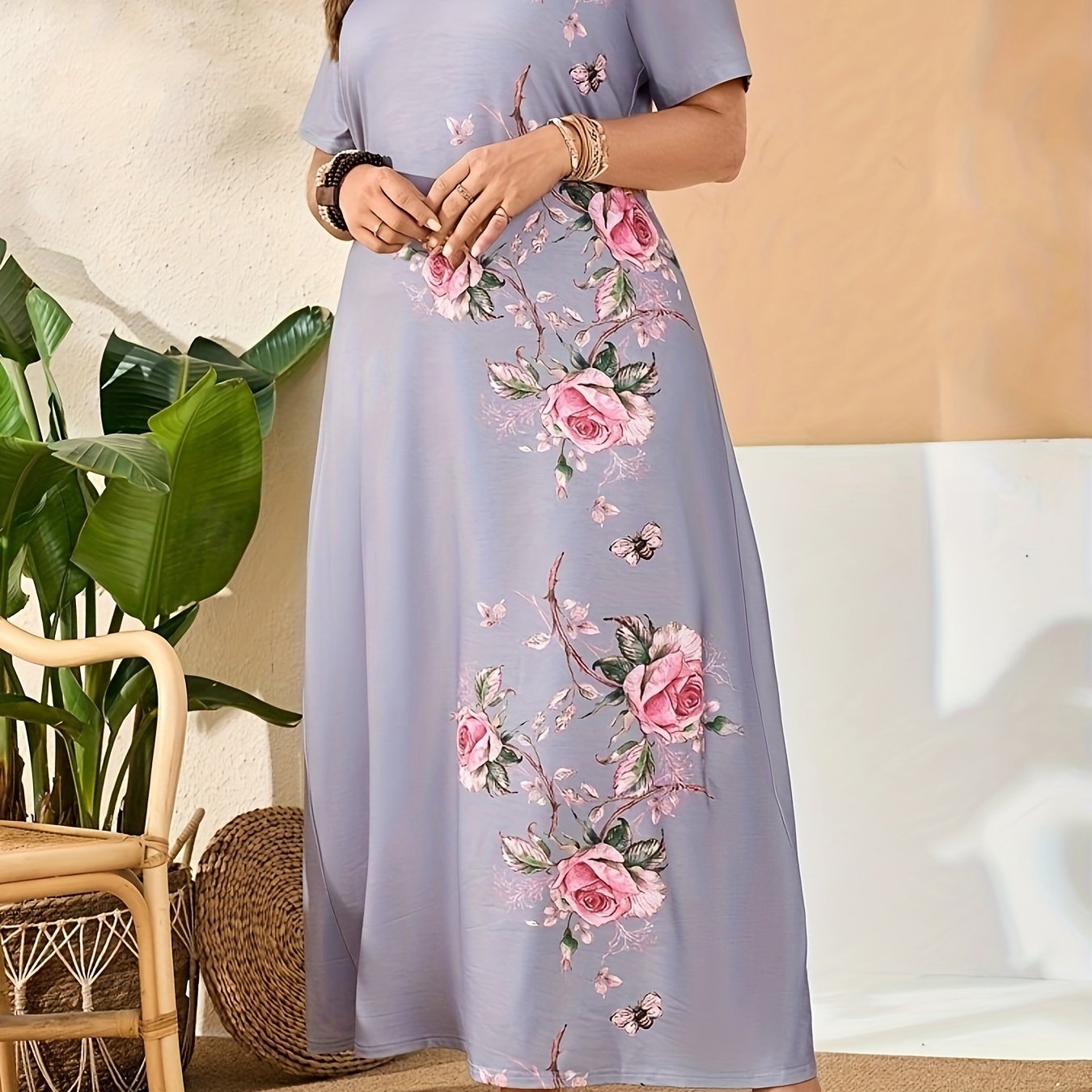 Floral print slim dress for plus-size women, perfect for spring and summer vacations.