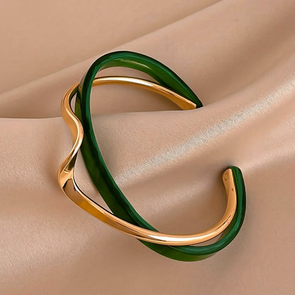 Wave-shaped cuff bangle with faux pearl inlay, featuring a minimalist style in 18K gold plating, ideal for women's jewelry collection