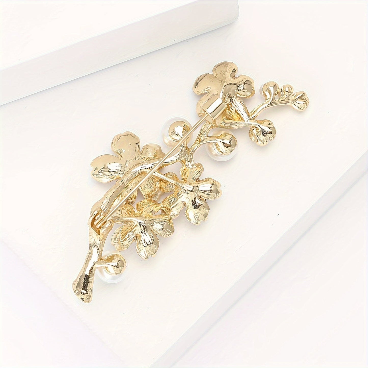 Stylish Floral Branch Brooch adorned with Pearls and Enamel, Trendy Alloy Flower Pin for Women's Fashion Accessory