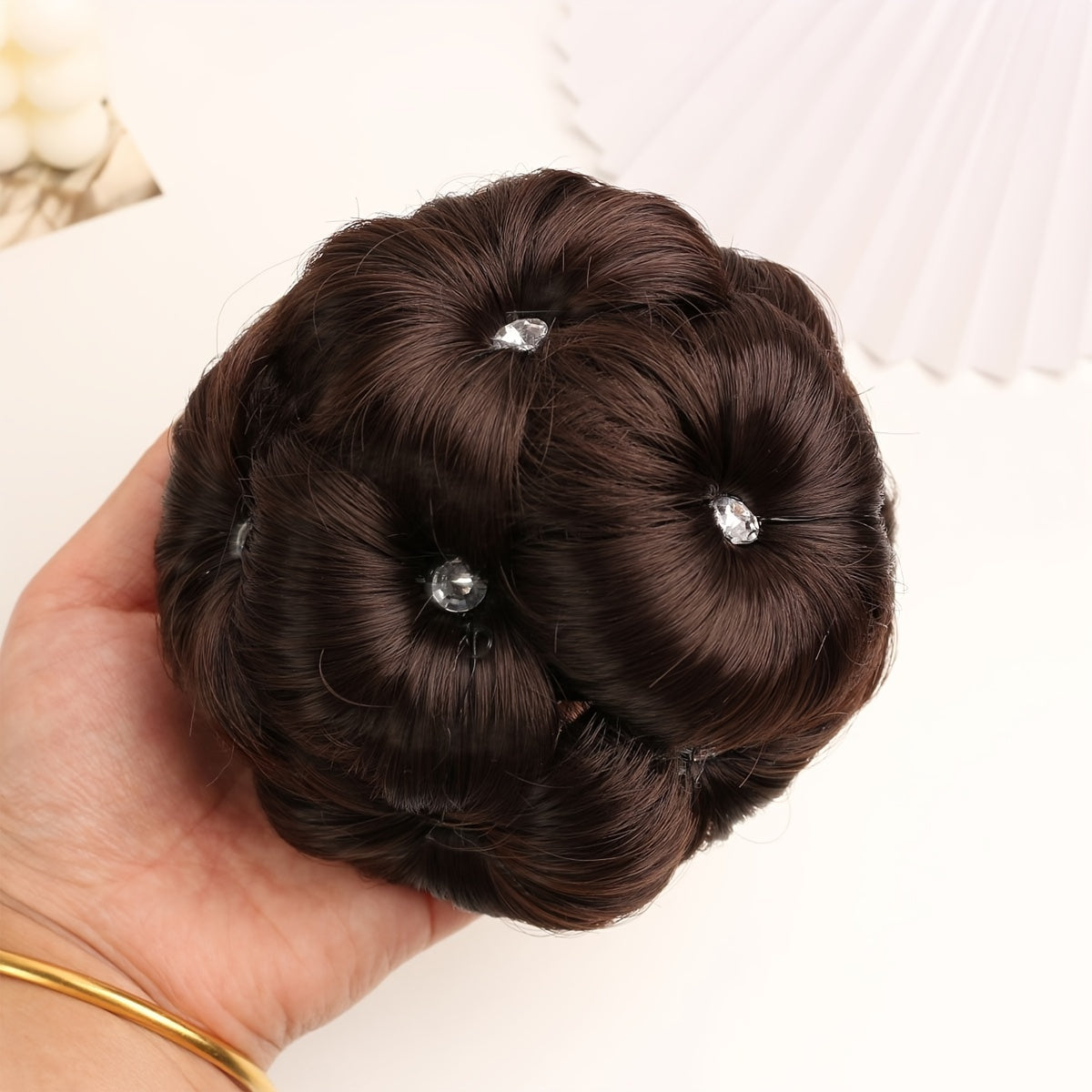 Vintage Flower Hair Claw Clip with Rhinestone Accents - Elegant Hair Accessory for Sophisticated Updos and Retro Hairstyles