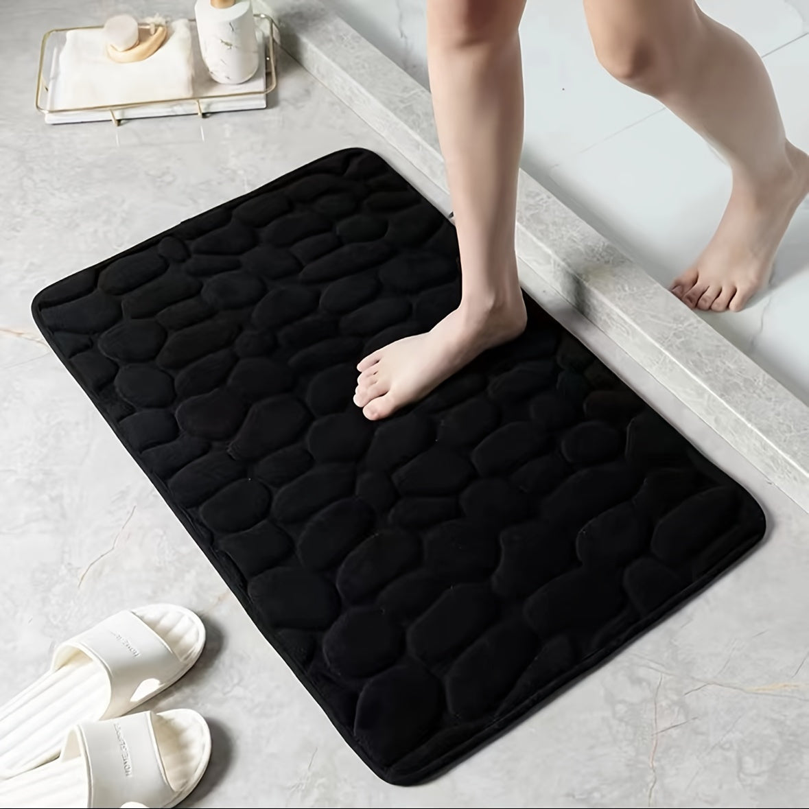 One piece of pebble pattern non-slip and absorbent polyester foot mat that can be hand washed. Ideal for use in the bathroom, bedroom, and kitchen to absorb water and reduce slipping. Great for keeping your bathroom floor safe and dry.